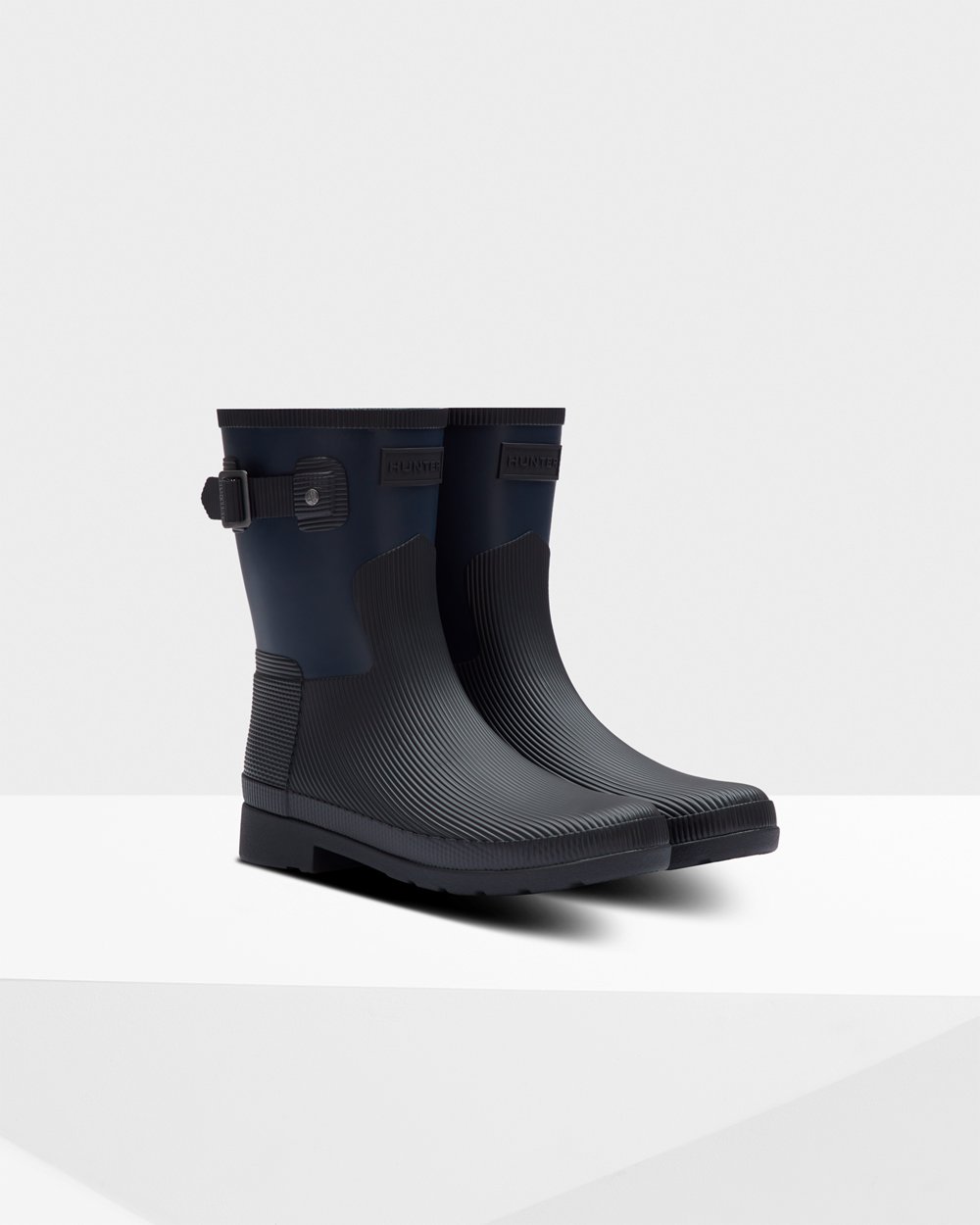 Womens Hunter Short Rain Boots Navy/Black - Refined Texture Block Slim Fit - 0143852-OM